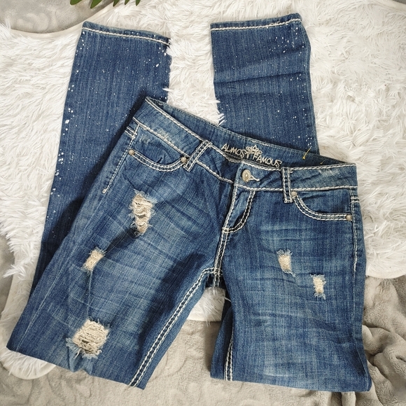 Almost Famous Splatter Distressed Jeans - Picture 1 of 7